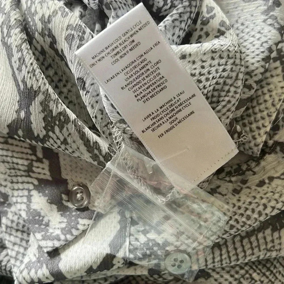 Kut From The Kloth Women’s Snake Print Sinclair Gray White Blouse Size XL - Picture 12 of 14